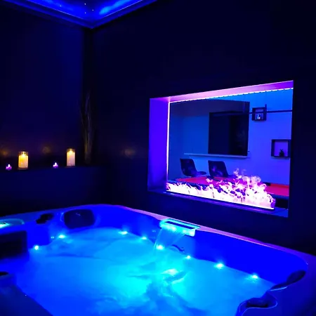 La Nuit Des Secrets 4 Etoiles Avec Jacuzzi Et Sauna بيت للعطل