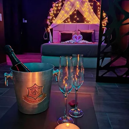 Semesterbostad La Nuit Des Secrets 4 Etoiles Avec Jacuzzi Et Sauna *