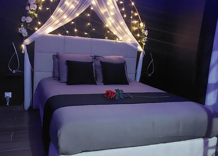 La Nuit Des Secrets 4 Etoiles Avec Jacuzzi Et Sauna *